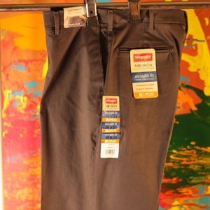 NWT Wrangler No iron ultimate khaki straight fit pants charcoal grey  W36x L29